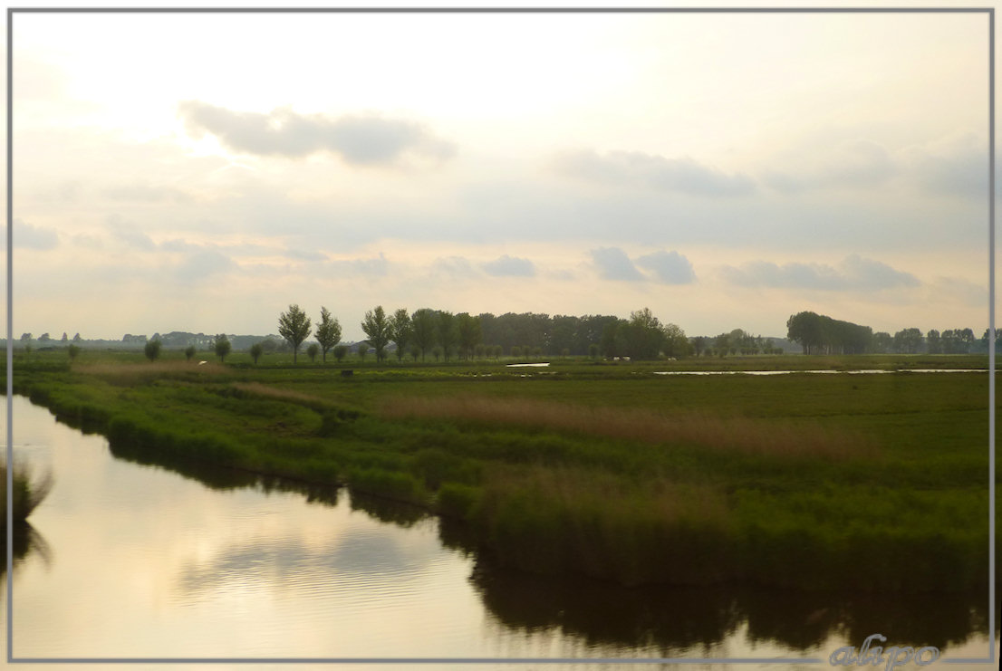 20130529_2027uit_trein_Purmerend