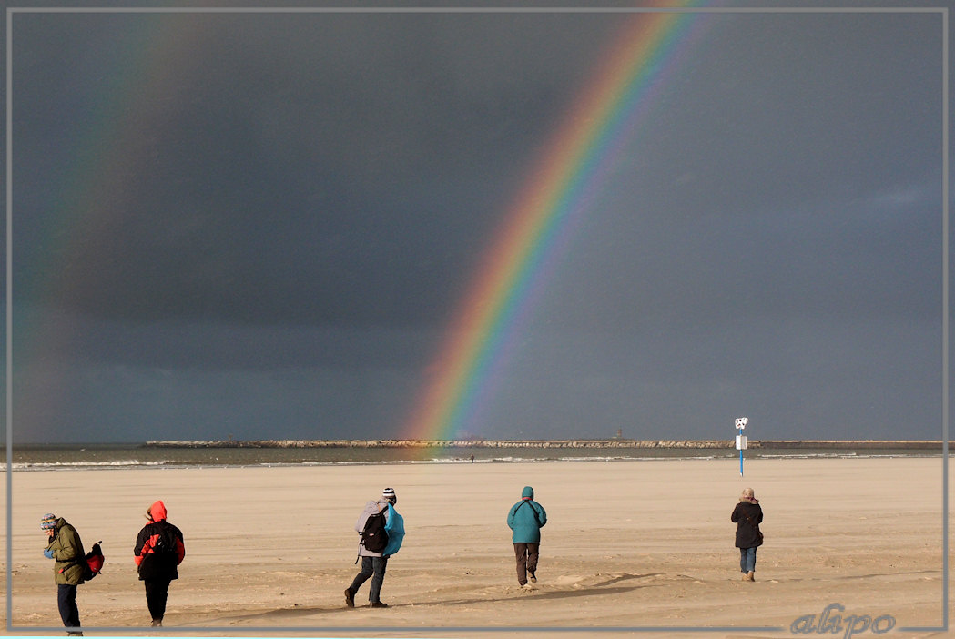 Regenboog strand Olympus XZ1