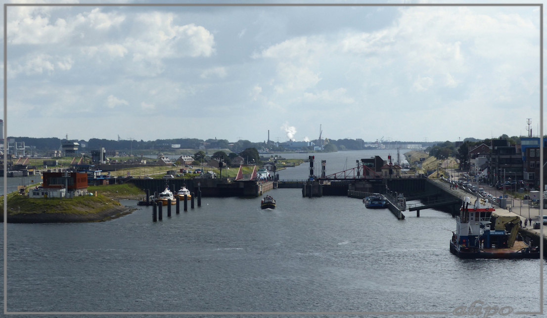 20140831_1112sluizen_vanaf_DFDS_IJmuiden2 Lumix FZ200